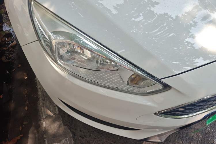 Used Ford Focus 2015 Hatchback 1.6L Automatic Comfort Model Right Front Headlight