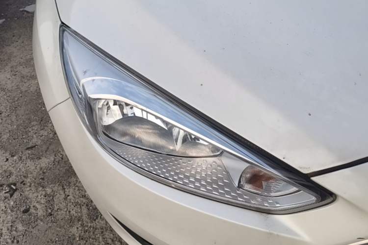 Used Ford Focus 2015 Hatchback 1.6L Automatic Comfort Model Right Front Headlight
