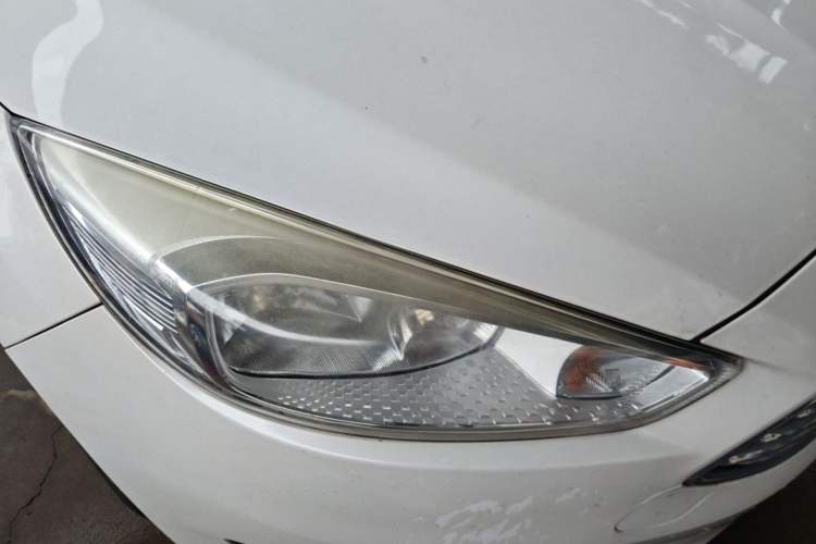 Used Ford Focus 2015 Sedan EcoBoost 180 Automatic Elite Model Right Front Headlight