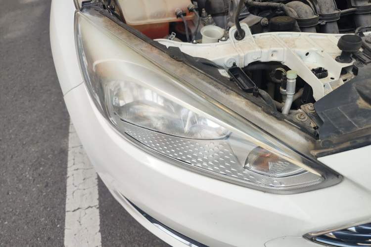 Used Ford Focus 2015 Sedan 1.6L Automatic Trend Model Right Front Headlight