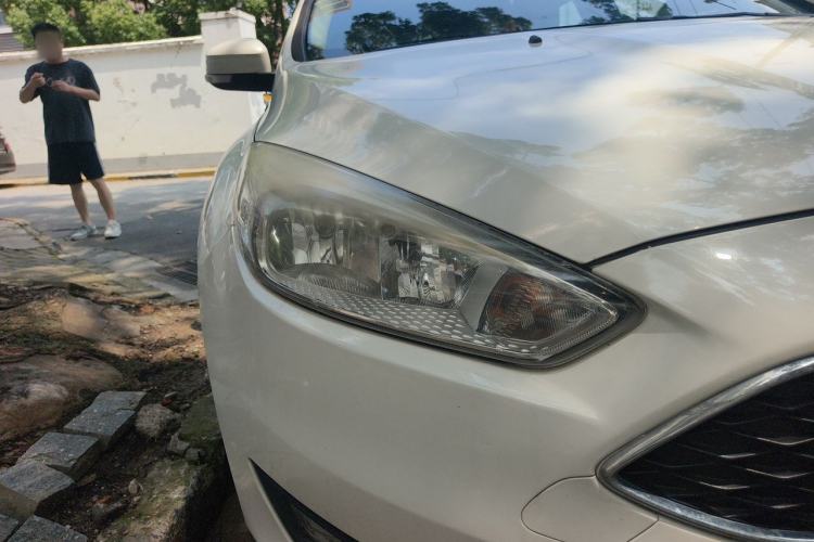 Used Ford Focus 2015 Hatchback 1.6L Manual Comfort Edition Right Front Headlight