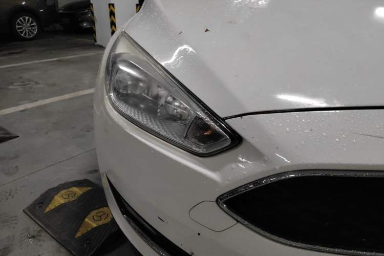 Used Ford Focus 2015 Hatchback EcoBoost 125 Automatic Supreme Style Edition Right Front Headlight