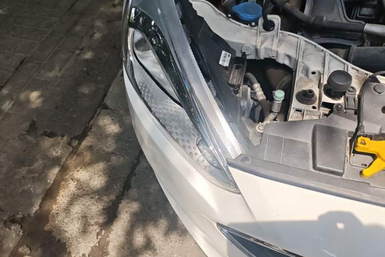 Used Ford Focus 2015 Hatchback EcoBoost 125 Automatic Supreme Style Edition Right Front Headlight