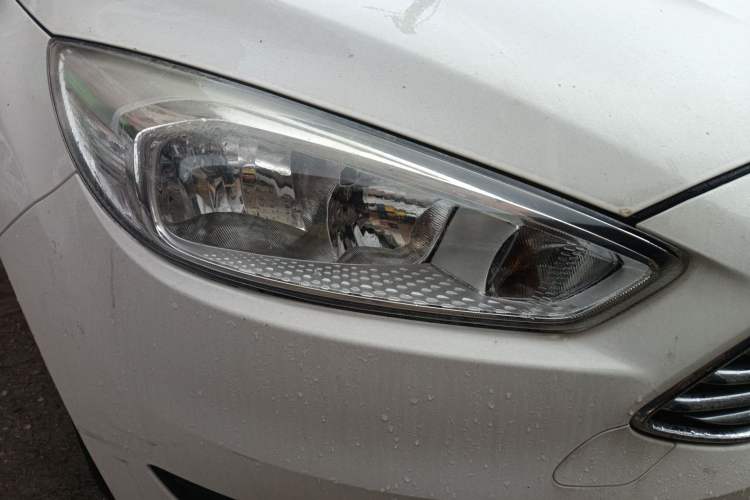 Used Ford Focus 2015 Sedan 1.6L Automatic Trend Model Right Front Headlight