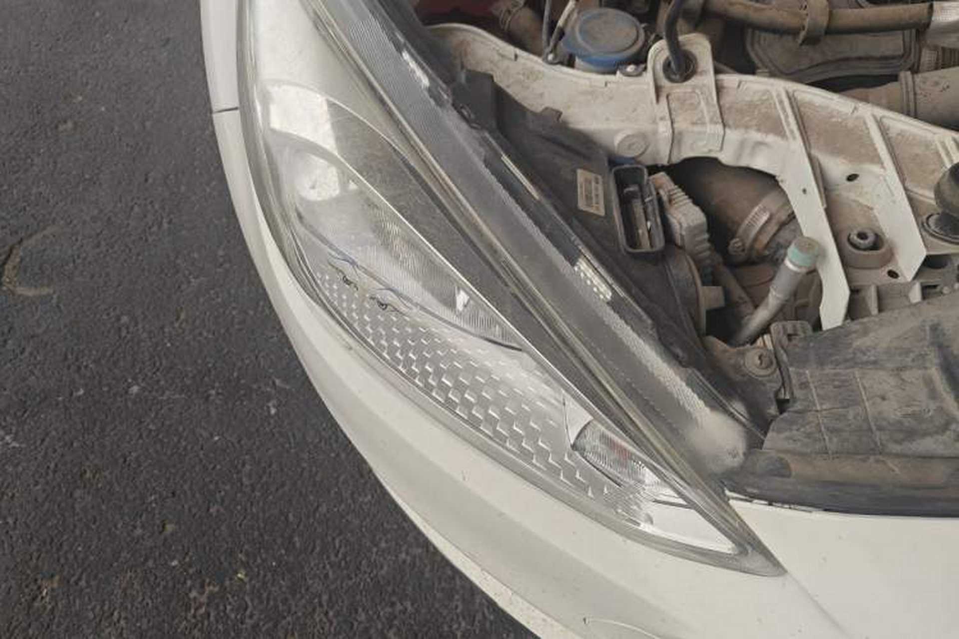 Used Ford Focus 2015 Sedan EcoBoost 125 Manual – Ultra-Style Edition Right Front Headlight