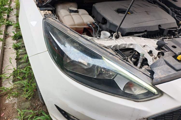 Used Ford Focus 2015 Hatchback EcoBoost 180 Automatic Sport Model Right Front Headlight