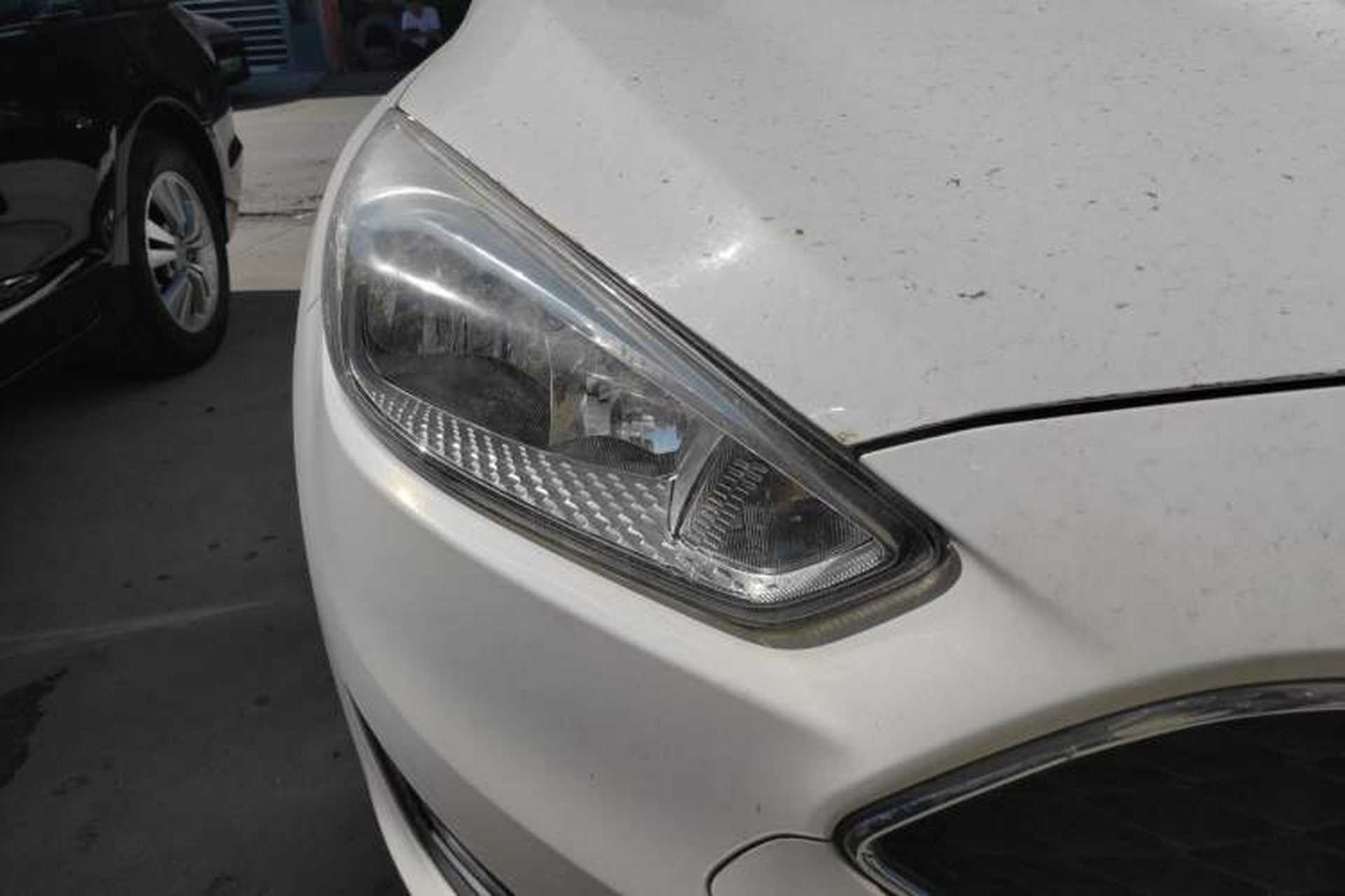 Used Ford Focus 2015 Hatchback 1.6L Automatic Comfort Model Right Front Headlight