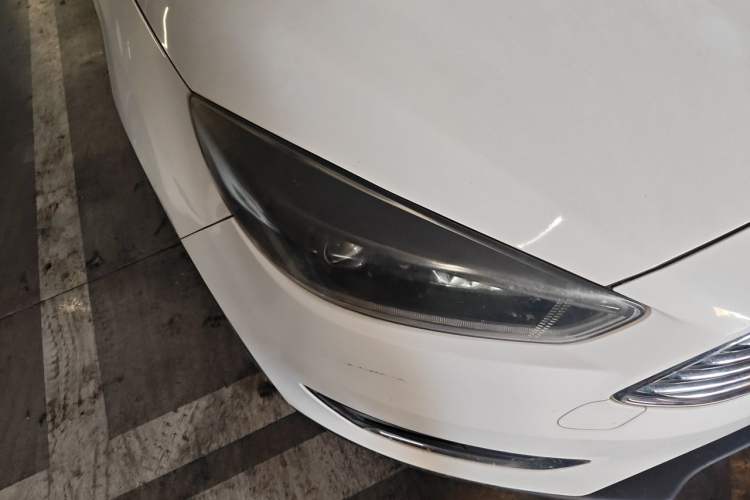 Used Ford Focus 2015 Sedan 1.6L Manual Fashion Edition Right Front Headlight