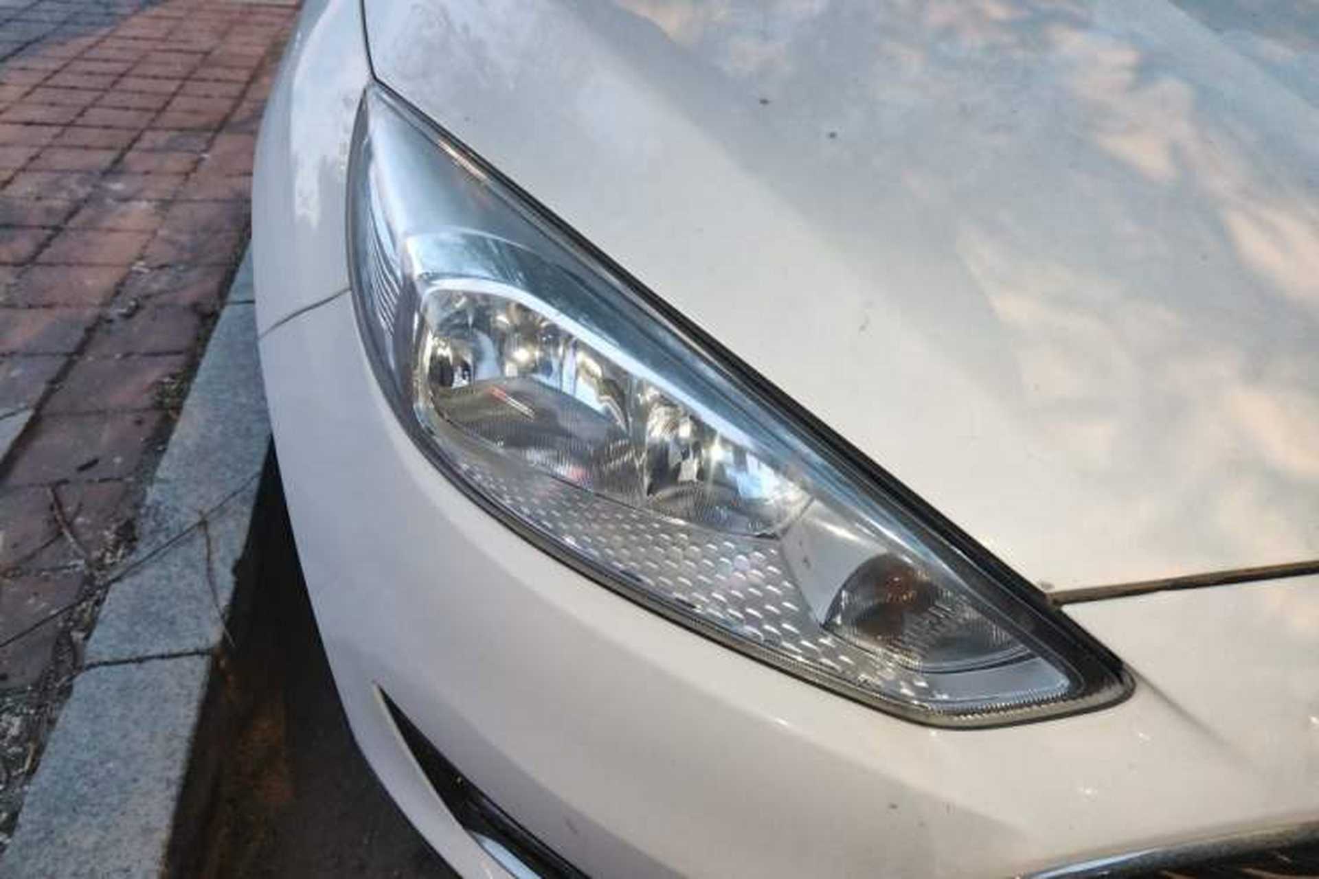 Used Ford Focus 2015 Hatchback 1.6L Automatic Fashion Edition Right Front Headlight
