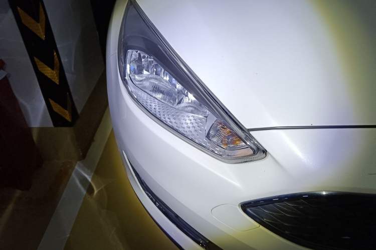 Used Ford Focus 2015 Hatchback EcoBoost 180 Automatic Elite Model Right Front Headlight