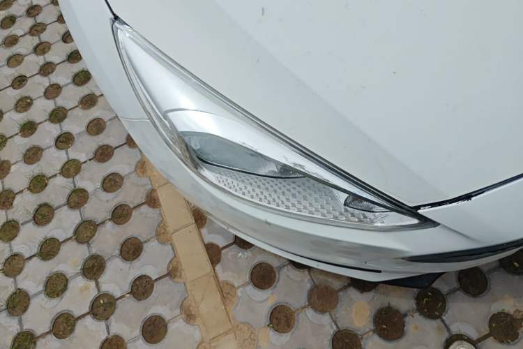 Used Ford Focus 2015 Hatchback 1.6L Manual Comfort Edition Right Front Headlight