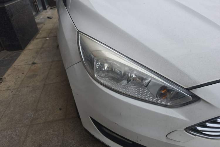Used Ford Focus 2015 Sedan 1.6L Automatic Comfort Model Right Front Headlight