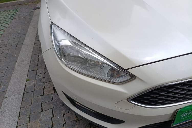 Used Ford Focus 2015 Hatchback 1.6L Automatic Comfort Model Right Front Headlight