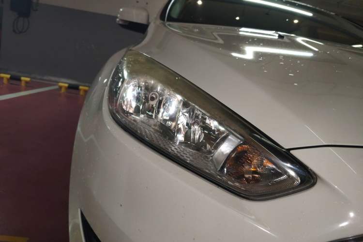 Used Ford Focus 2015 Sedan EcoBoost 125 Automatic Supreme Style Edition Right Front Headlight