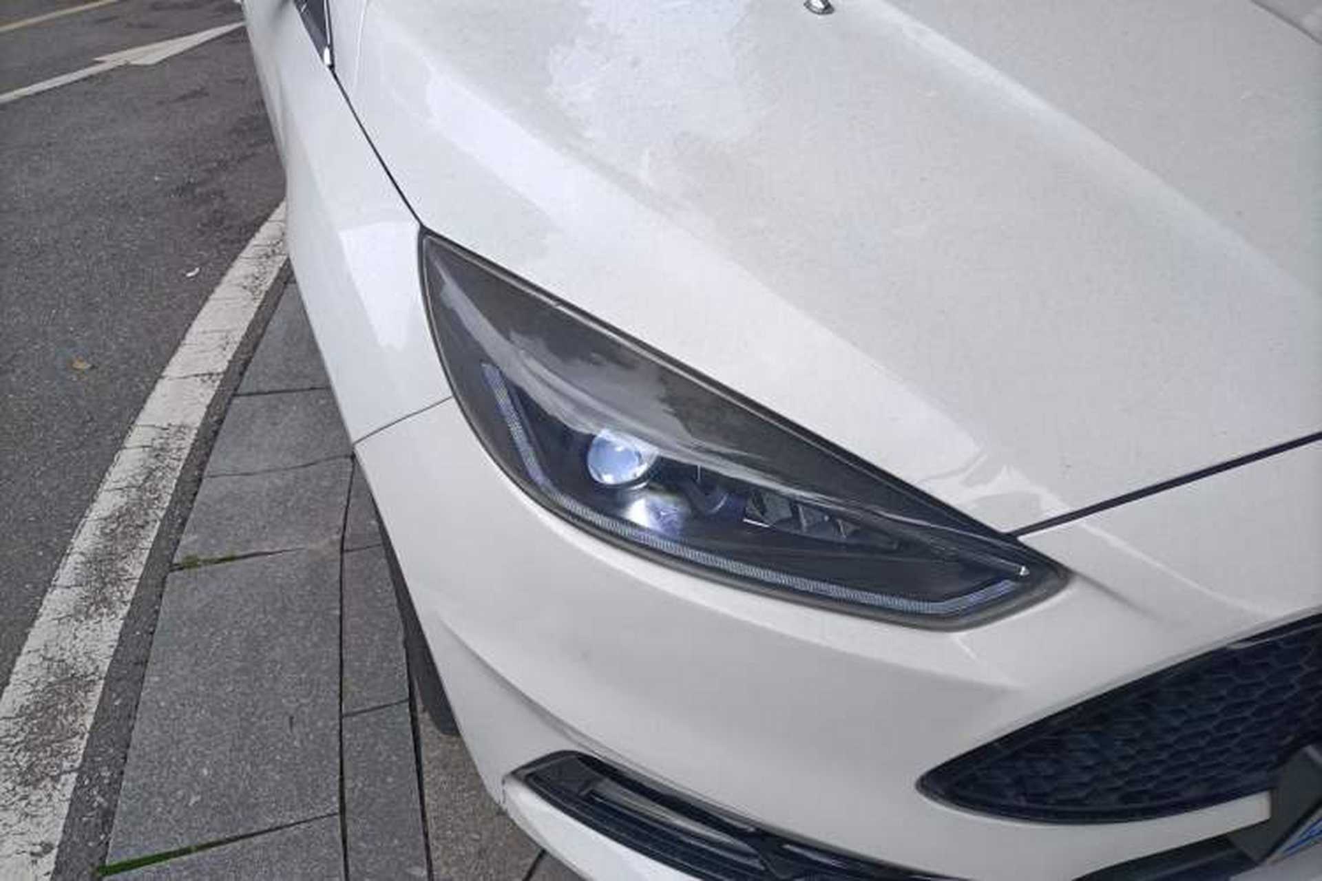 Used Ford Focus 2015 Hatchback EcoBoost 180 Automatic Sport Model Right Front Headlight