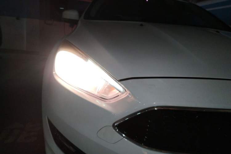 Used Ford Focus 2015 Hatchback EcoBoost 180 Automatic Sport Model Right Front Headlight