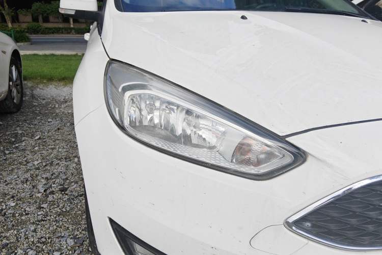 Used Ford Focus 2015 Hatchback 1.6L Automatic Comfort Model Right Front Headlight