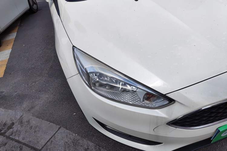 Used Ford Focus 2015 Hatchback 1.6L Automatic Comfort Model Right Front Headlight