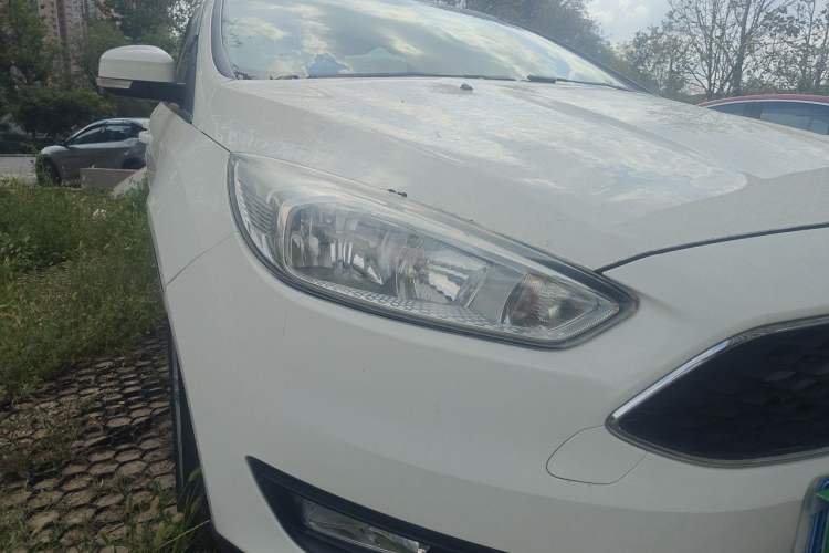 Used Ford Focus 2015 Hatchback 1.6L Automatic Comfort Model Right Front Headlight