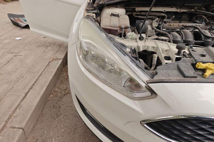 Used Ford Focus 2015 Hatchback 1.6L Automatic Comfort Model Right Front Headlight