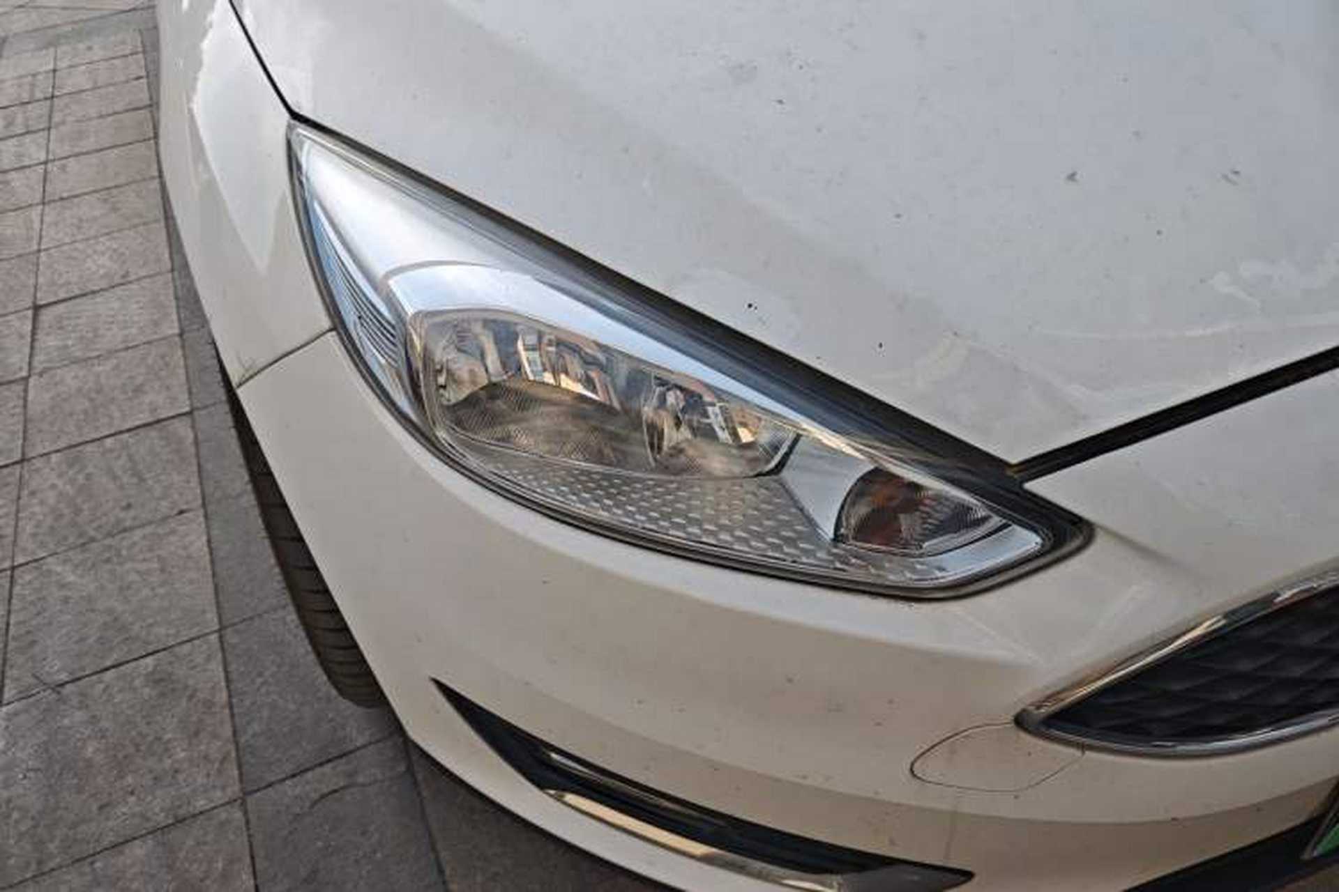 Used Ford Focus 2015 Hatchback EcoBoost 180 Automatic Elite Model Right Front Headlight