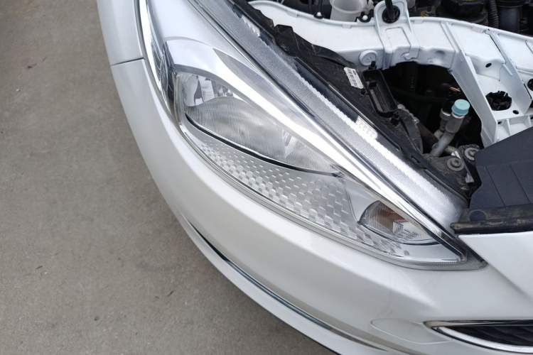 Used Ford Focus 2015 Hatchback 1.6L Automatic Fashion Edition Right Front Headlight