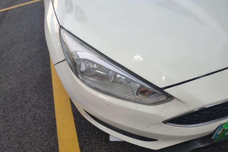 Used Ford Focus 2015 Hatchback 1.6L Automatic Comfort Model Right Front Headlight
