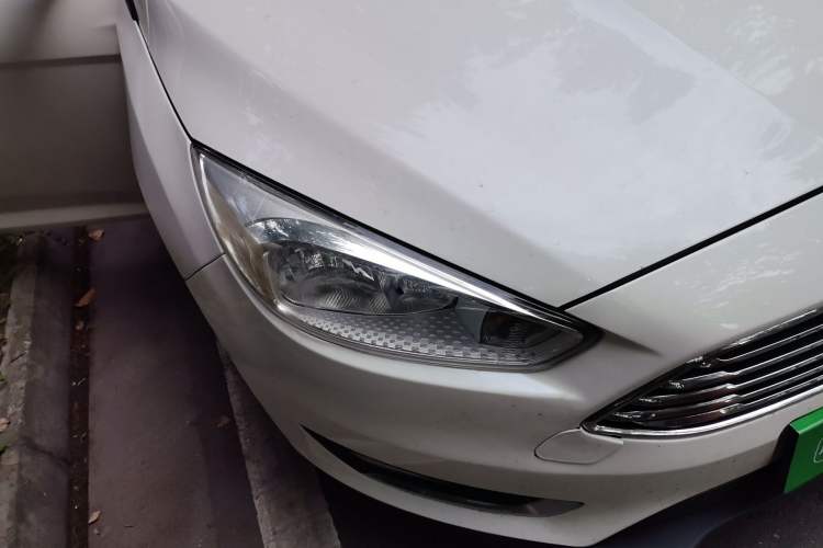 Used Ford Focus 2015 Sedan 1.6L Automatic Trend Model Right Front Headlight