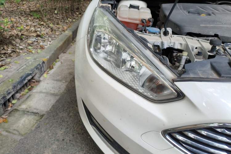 Used Ford Focus 2015 Sedan EcoBoost 180 Automatic Elite Model Right Front Headlight