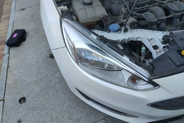 Used Ford Focus 2015 Sedan 1.6L Automatic Trend Model Right Front Headlight