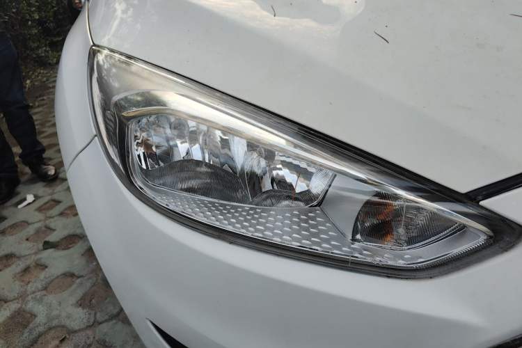 Used Ford Focus 2015 Hatchback 1.6L Automatic Comfort Model Right Front Headlight