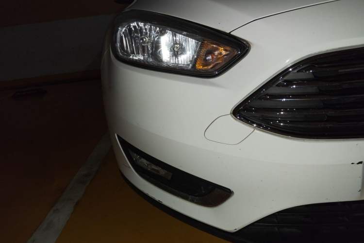 Used Ford Focus 2015 Sedan EcoBoost 180 Automatic Elite Model Right Front Headlight