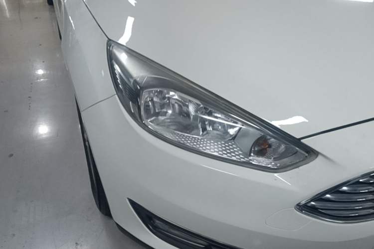 Used Ford Focus 2015 Sedan 1.6L Automatic Comfort Model Right Front Headlight