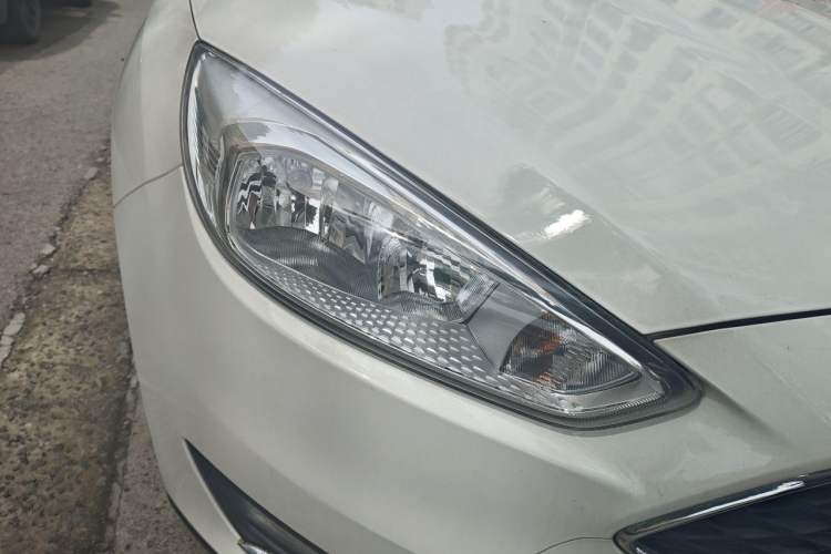 Used Ford Focus 2015 Hatchback EcoBoost 180 Automatic Elite Model Right Front Headlight