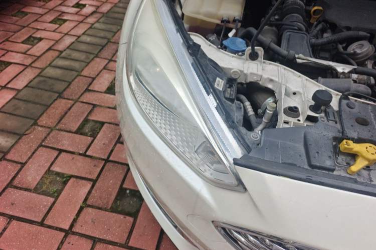 Used Ford Focus 2015 Sedan EcoBoost 125 Automatic Supreme Style Edition Right Front Headlight