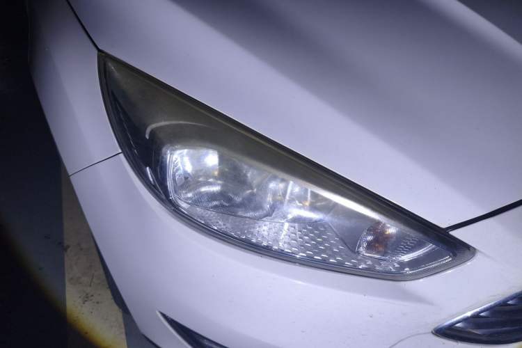 Used Ford Focus 2015 Sedan 1.6L Automatic Trend Model Right Front Headlight