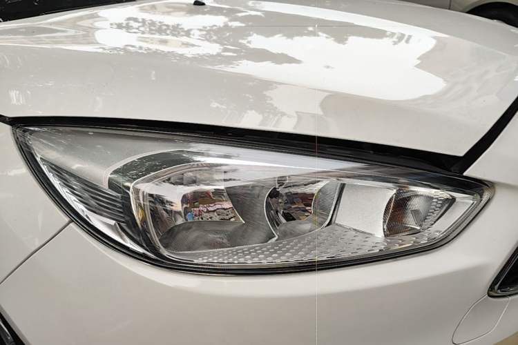 Used Ford Focus 2015 Hatchback 1.6L Automatic Fashion Edition Right Front Headlight