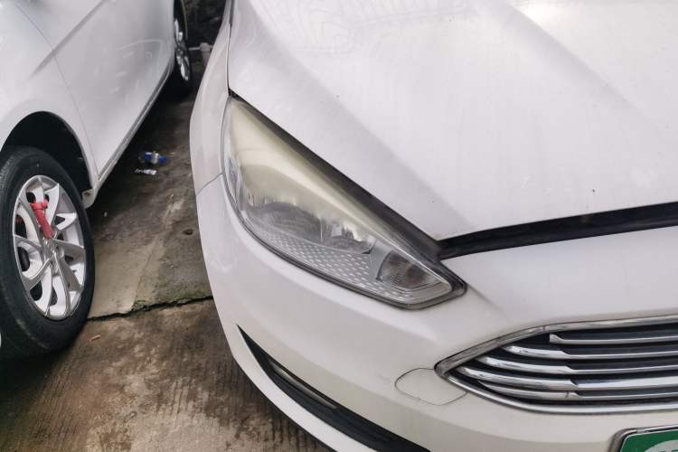 Used Ford Focus 2015 Sedan 1.6L Manual Comfort Model Right Front Headlight