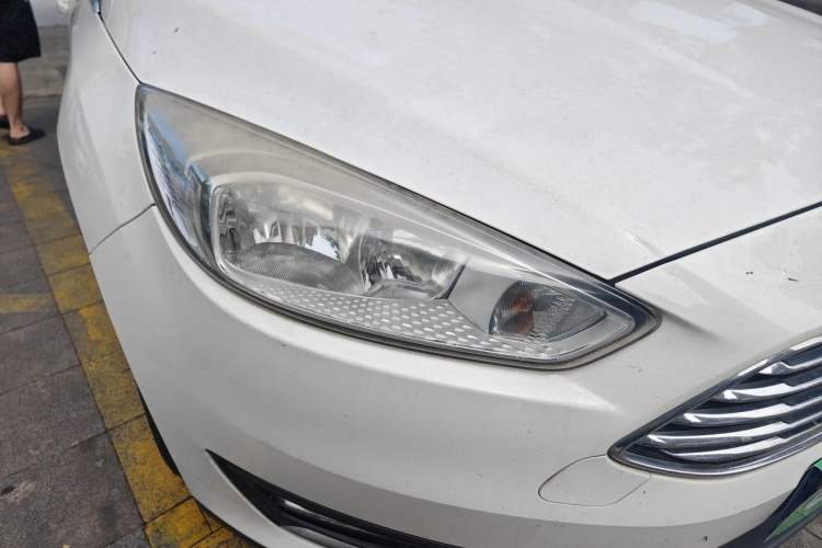 Used Ford Focus 2015 Sedan EcoBoost 180 Automatic Elite Model Right Front Headlight