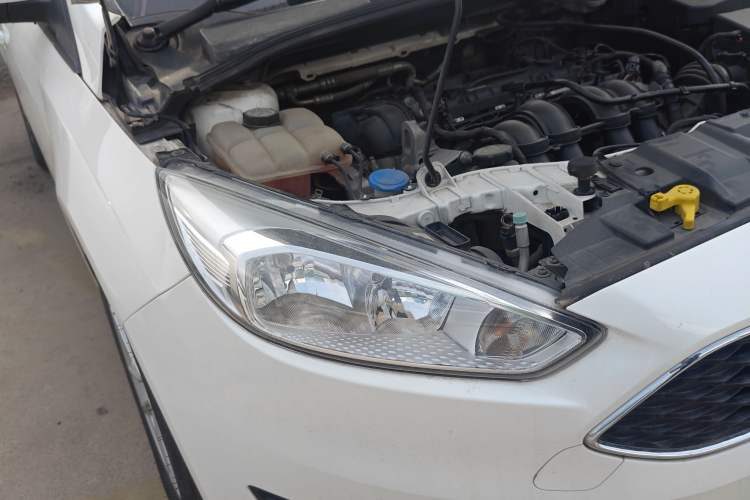 Used Ford Focus 2015 Hatchback 1.6L Automatic Fashion Edition Right Front Headlight