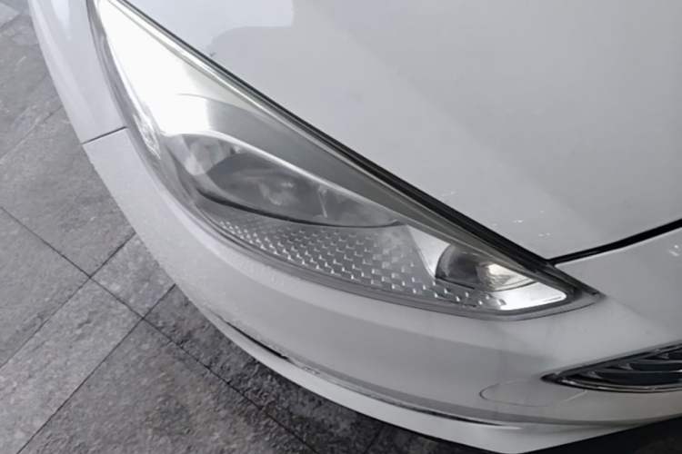 Used Ford Focus 2015 Sedan 1.6L Manual Fashion Edition Right Front Headlight