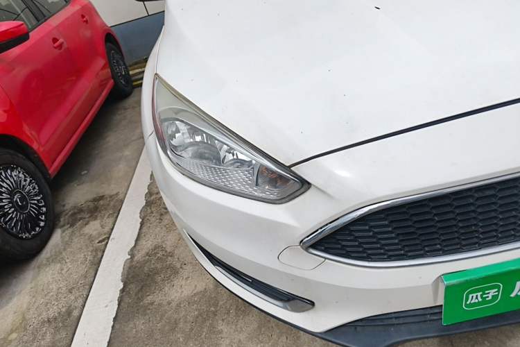 Used Ford Focus 2015 Hatchback 1.6L Automatic Fashion Edition Right Front Headlight