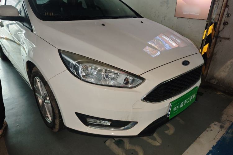 Used Ford Focus 2015 Hatchback 1.6L Automatic Fashion Edition Right Front Headlight