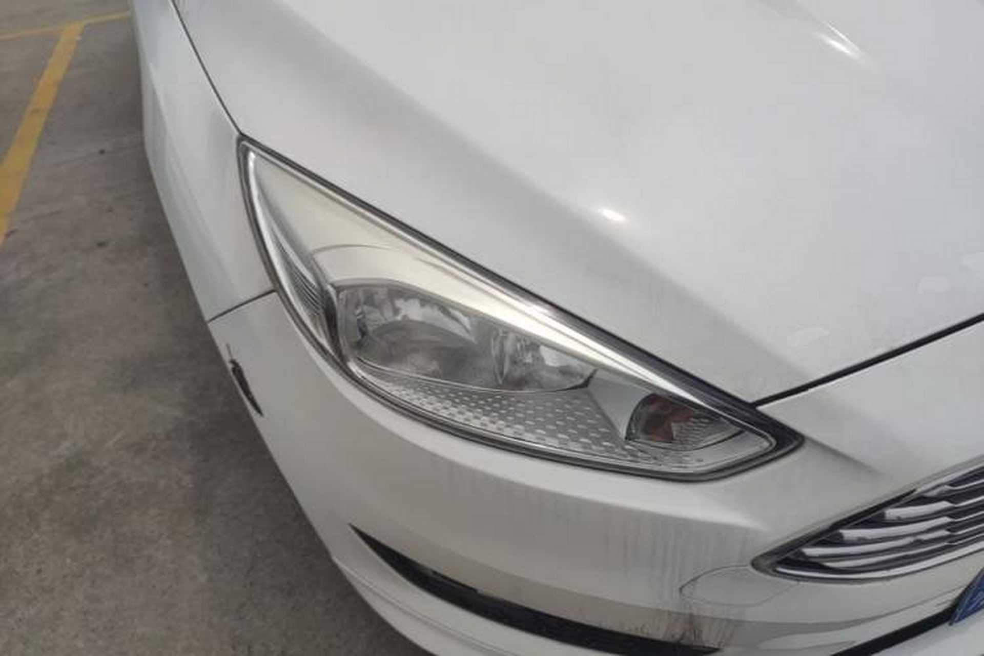 Used Ford Focus 2015 Hatchback EcoBoost 125 Automatic Supreme Style Edition Right Front Headlight