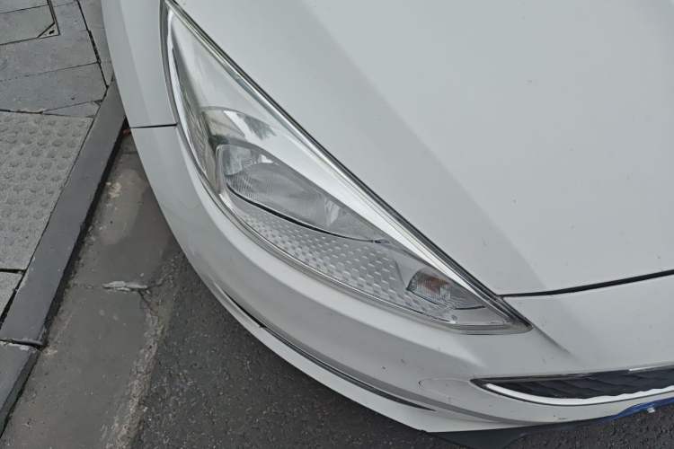 Used Ford Focus 2015 Hatchback EcoBoost 125 Automatic Supreme Style Edition Right Front Headlight