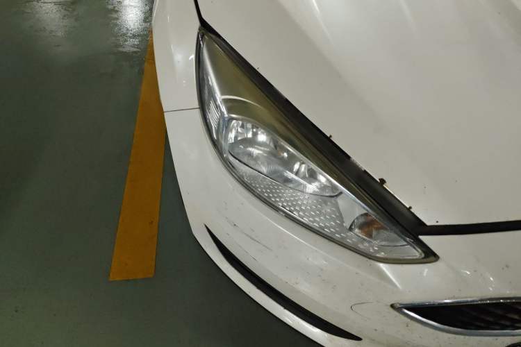 Used Ford Focus 2015 Hatchback 1.6L Automatic Comfort Model Right Front Headlight