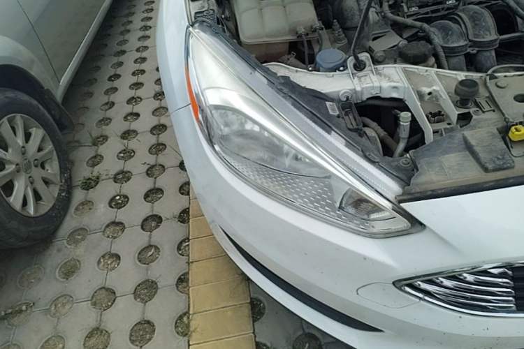 Used Ford Focus 2015 Sedan 1.6L Automatic Comfort Model Right Front Headlight