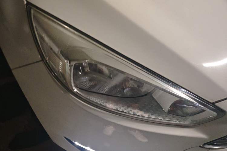 Used Ford Focus 2015 Sedan 1.6L Manual Comfort Model Right Front Headlight