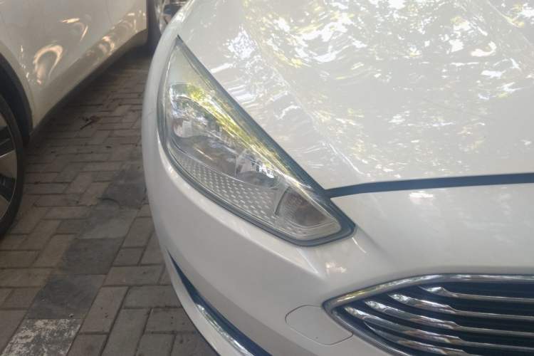 Used Ford Focus 2015 Sedan EcoBoost 125 Automatic Supreme Style Edition Right Front Headlight