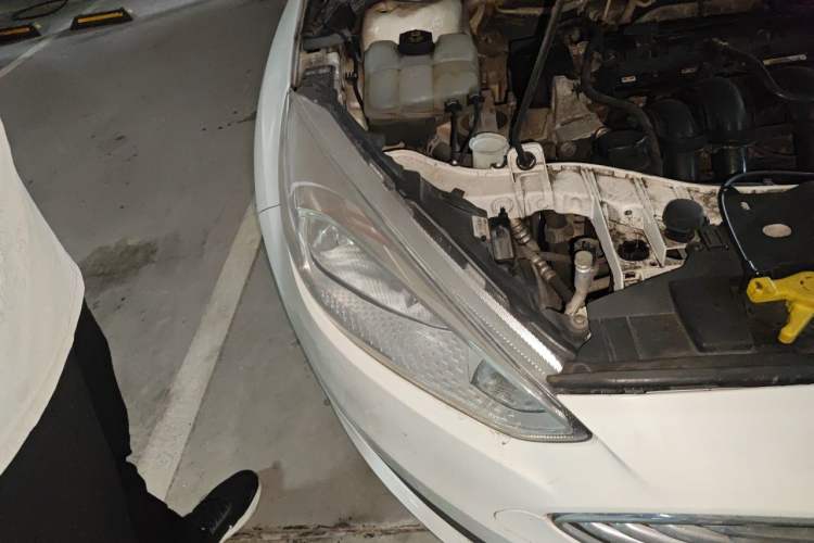 Used Ford Focus 2015 Sedan 1.6L Manual Comfort Model Right Front Headlight